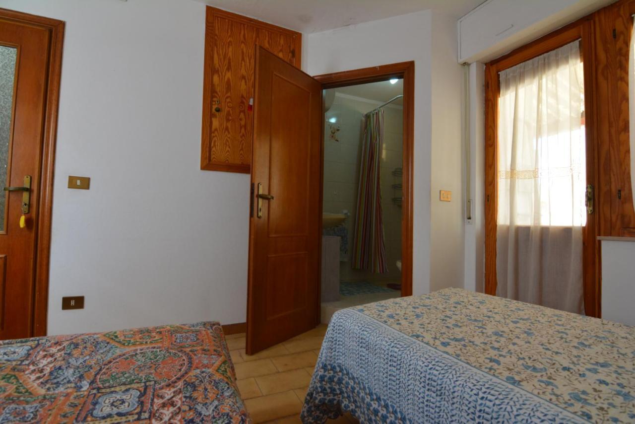 Casa Vacanze I Girasoli イグレージアス エクステリア 写真